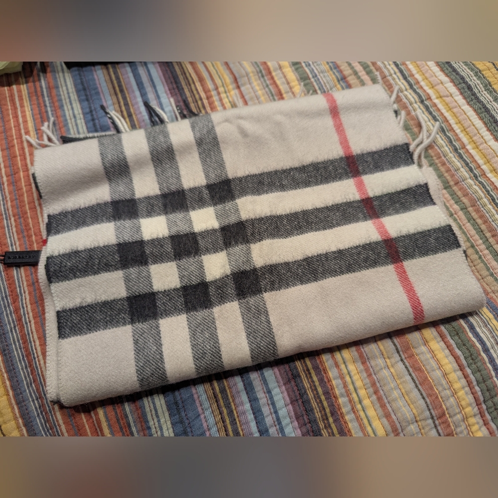 Burberry Scarf / 100% Cashmere / NWT in ORIGINAL BOX